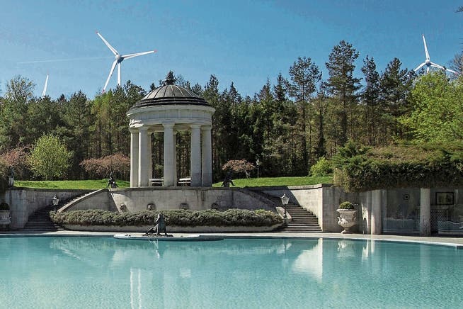 Die Visualisierung soll belegen, dass ein Windpark auf dem Seerücken von Schloss Eugensberg aus zu sehen wäre. (Bild: PD)