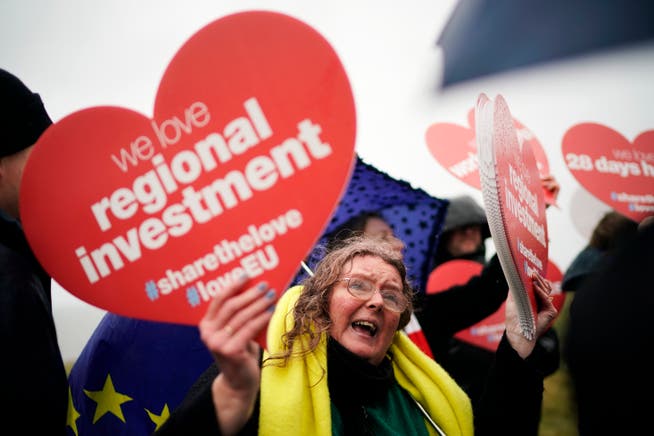 Britische EU-Befürworter demonstrieren in Sunderland für den Verbleib im Staatenbund. (Bild: Christopher Furlong/Getty, 16. März 2019)