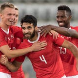 Wird gefeiert: U21-Nationalcaptain Eray Cömert (Mitte, Nummer 4) in der letzten EM-Qualifikation gegen Liechtenstein. (Bild: Peter Schneider/Keystone (Biel, 11. September 2018))