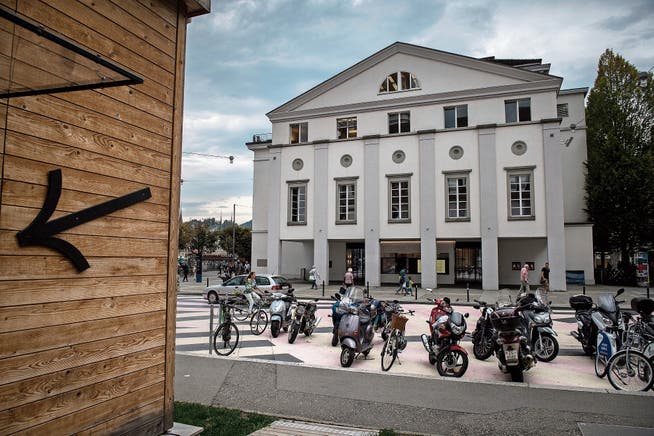 Die Zukunft des Luzerner Theatergebäudes bleibt weiterhin ungewiss. (Bild: Boris Bürgisser, Luzern, 21. September 2018)