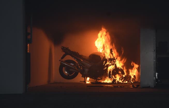Die Ursache für den Brand des Motorrads wird noch abgeklärt. (Bild: Kapo)