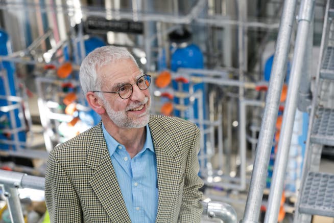 Guido Stäger, Chef der Schweizer Zucker AG, vor der neuen Pektin-Anlage in der Frauenfelder Fabrik. (Bild: Donato Caspari (13. März 2019)