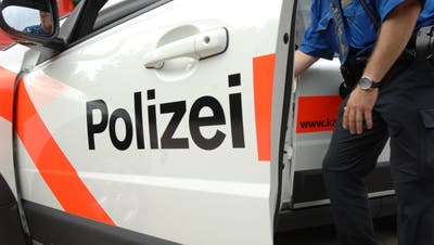 Die Kantonspolizei Thurgau beklagt einen speziellen Vorfall – ein Mitarbeiter wurde durch einen Schuss verletzt. (Symbolbild: Nana Do Carmo)