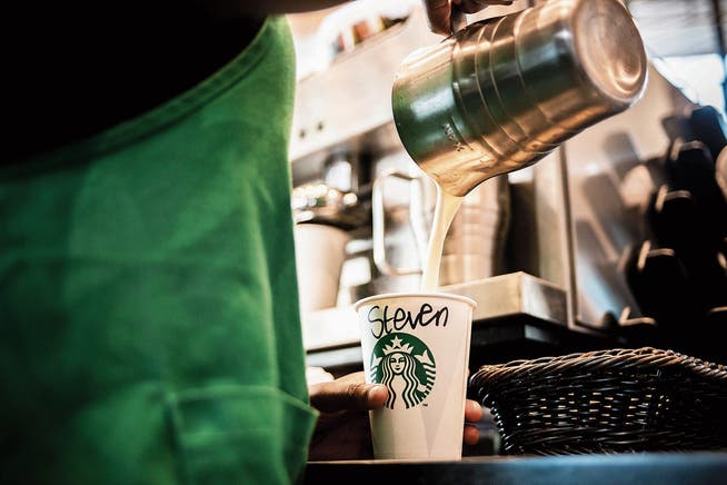 Die Kaffeekette Starbucks steht schon lange wegen Steuerpraktiken in der Kritik. (Bild: Waldo Swiegers/Bloomberg, Johannesburg, 14. Januar 2019)