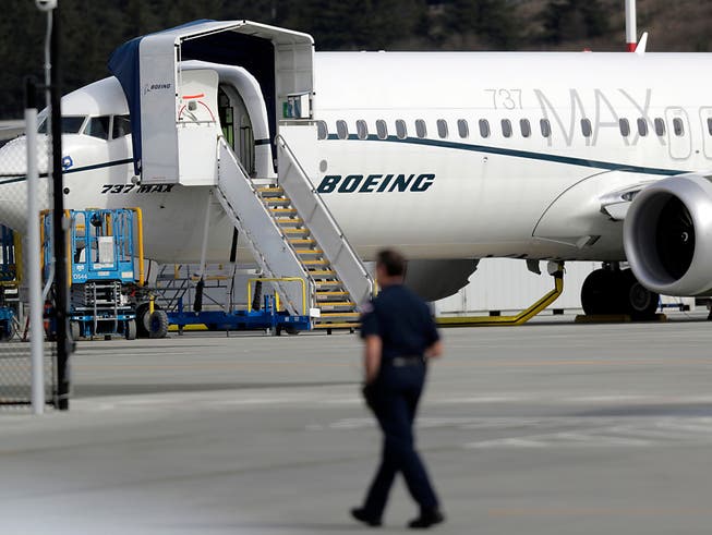 Aus informierten Kreisen hiess es am Samstag, dass der Boeing-Konzern einen Fehler in seiner 737 Max-Reihe behoben habe, der mutmasslich zu zwei Flugzeugabstürzen geführt hatte. (Bild: KEYSTONE/AP/TED S. WARREN)