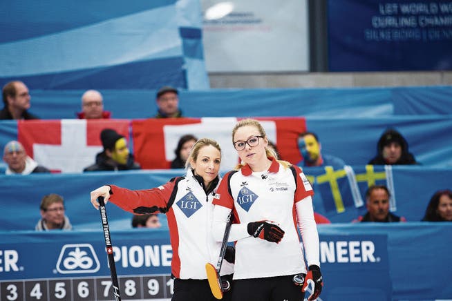 Zusammen Weltmeisterinnen: Silvana Tirinzoni (links) und Alina Pätz. (Bild: Celine Stucki/Freshfocus (Silkeborg, 24. März 2019))