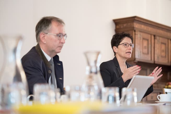 Finanzverwalter Daniel Odermatt und Finanzdirektorin Maya Büchi präsentierten die Jahresrechnung 2018. (Bild Pius Amrein, Sarnen, 28. März 209)