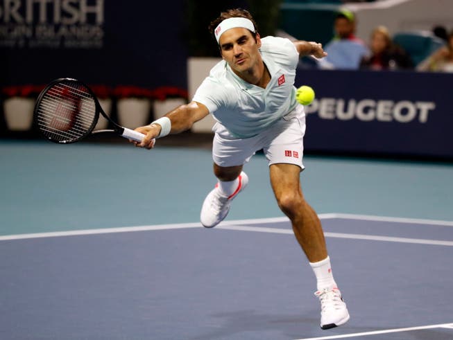 Roger Federer zeigte sich auf dem Weg in den Halbfinal weitgehend souverän (Bild: KEYSTONE/EPA/JASON SZENES)