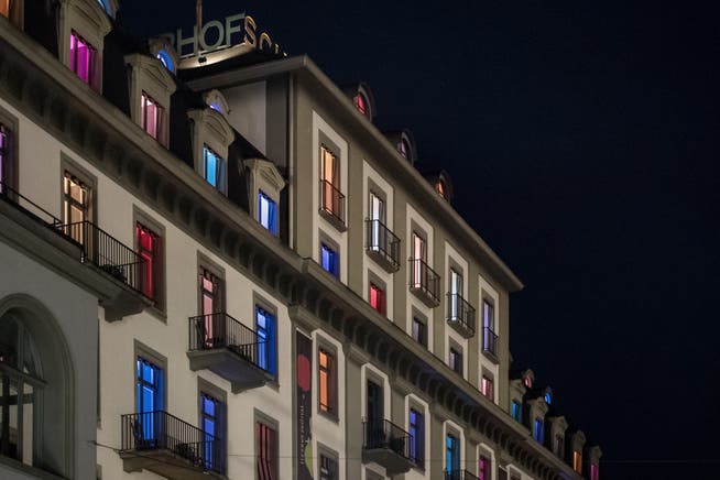 Alles so schön bunt hier: Aussenansicht des Hotels Schweizerhof. (Bild: Pius Amrein, Luzern 30. August 2016)