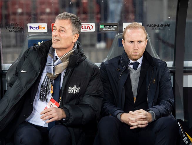 Sportchef Thomas Bickel und Ludovic Magnin haben nicht eitel Freude an ihren Spielern (Bild: KEYSTONE/ENNIO LEANZA)