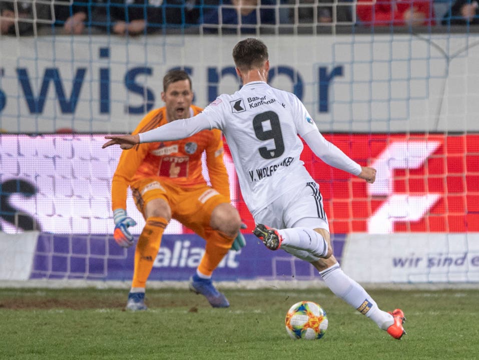 Ricky van Wolfswinkel verpasste in der Schlussphase das 2:0 für den FC Basel (Bild: KEYSTONE/URS FLUEELER)
