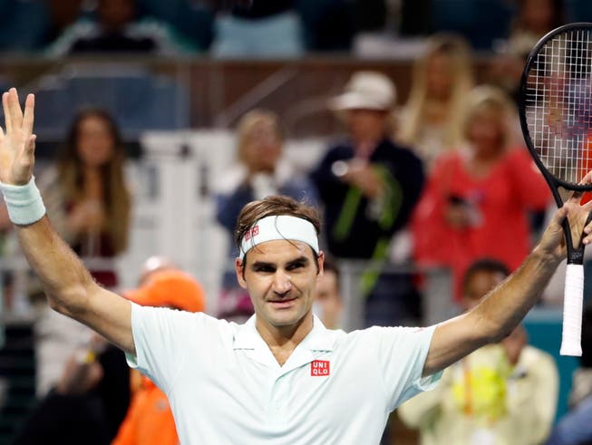 Roger Federer ist in Miami weiterhin sicher unterwegs (Bild: KEYSTONE/EPA/JASON SZENES)