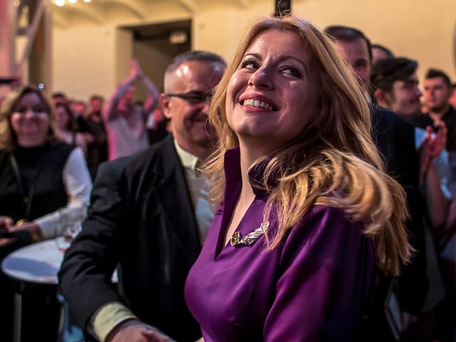 Zuzana Caputova hat nach vorläufigen Ergebnissen die Präsidentenwahl in der Slowakei am Samstag für sich entschieden und wird somit das erste weibliche Staatsoberhaupt des Landes. (Bild: KEYSTONE/EPA/MARTIN DIVISEK)