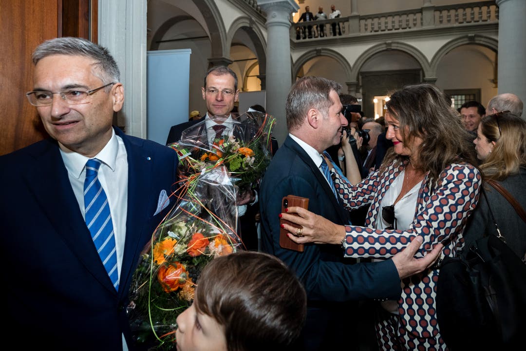 Die gewählten Regierungsräte Guido Graf (CVP, links) und Reto Wyss (CVP, Mitte) sowie der nicht gewählte Marcel Schwerzmann (parteilos) im Regierungsgebäude Luzern. (Bild: Philipp Schmidli)