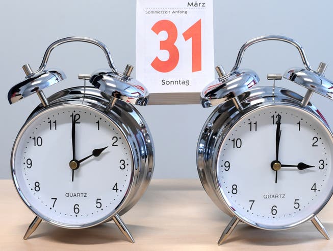 Sommerzeit: In der Nacht auf Sonntag wurden die Uhren um 2.00 Uhr um eine Stunde auf 3.00 Uhr vorgestellt. (Bild: KEYSTONE/APA/APA/HELMUT FOHRINGER)