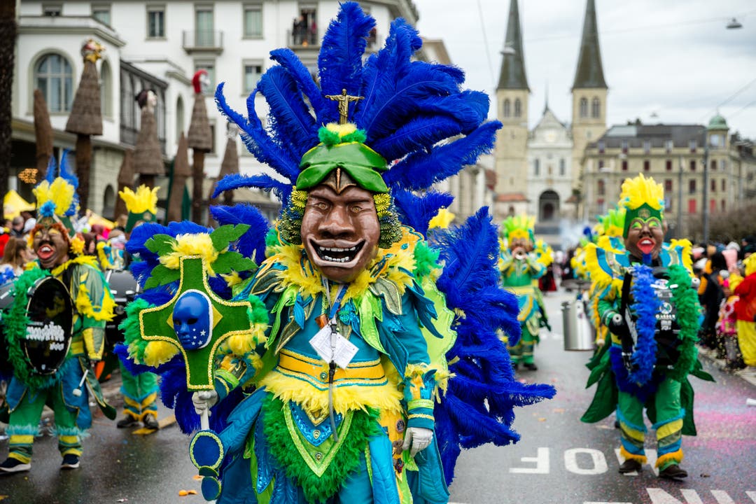 Die Guuggemusig Cocoschüttler Meggen mit dem Motto Samba do Brasil am Wey-Umzug am Montag, 4. März 2019 in Luzern.