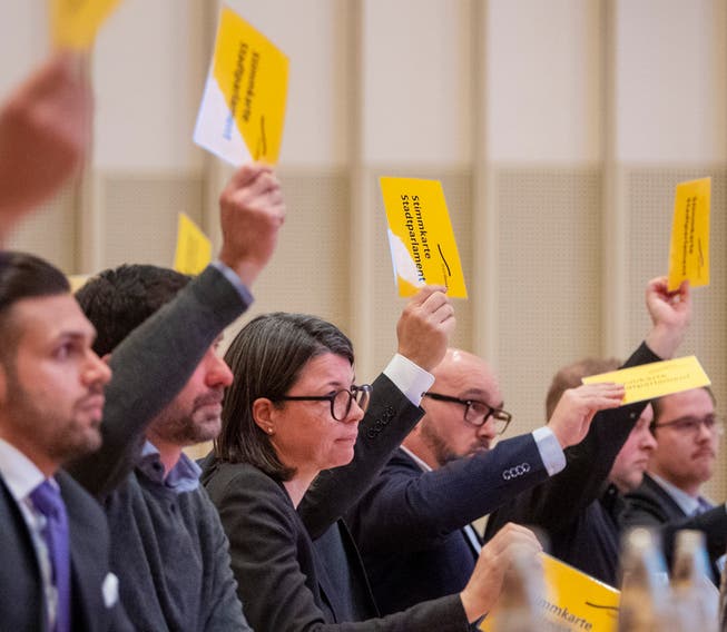 Im Fürstenlandsaal wird weiterhin mit dem gelben Zettel abgestimmt. Bild: Urs Bucher (5. März 2019)