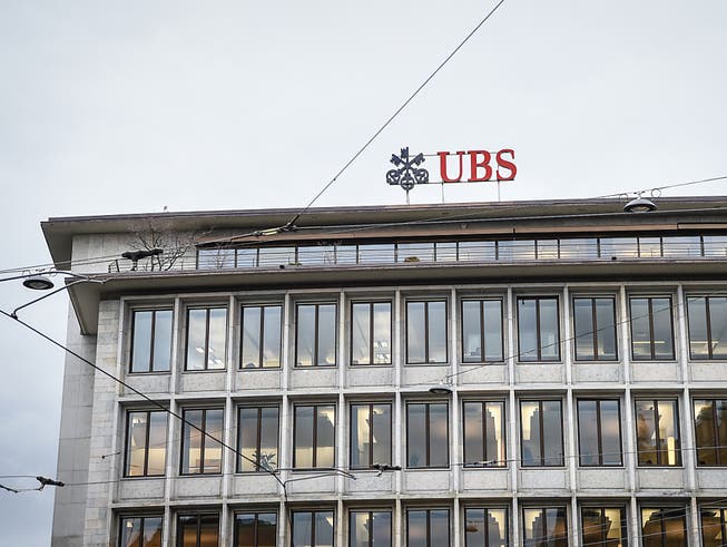 Sollen Unternehmen wie die UBS die im Ausland gegen sie verhängten Bussen hierzulande von den Steuern abziehen dürfen? Das Parlament ist sich in dieser Frage seit Jahren uneins. (Bild: KEYSTONE/MELANIE DUCHENE)