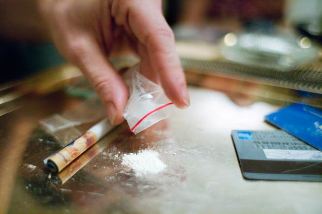Kokain ist die weitverbreitetste harte Droge in der Schweiz, fünf Tonnen werden hierzulande jährlich verkauft. (Symbolbild: Key/Martin Ruetschi (Zürich 11. November 2006))
