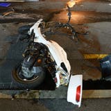 Das demolierte Motorrad der verletzten Fahrerin. (Bild: Luzerner Polizei, 7. März 2019)