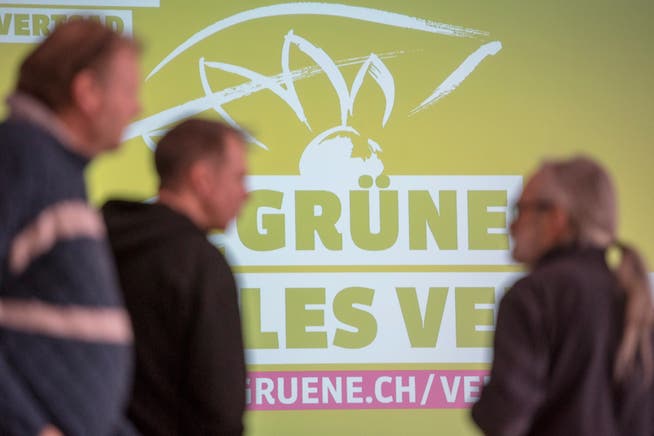 Das Logo der Grünen anlässlich einer Delegiertenversammlung.Bild: Urs Flüeler/Keystone (Emmenbrücke, 12. Januar 2019) 