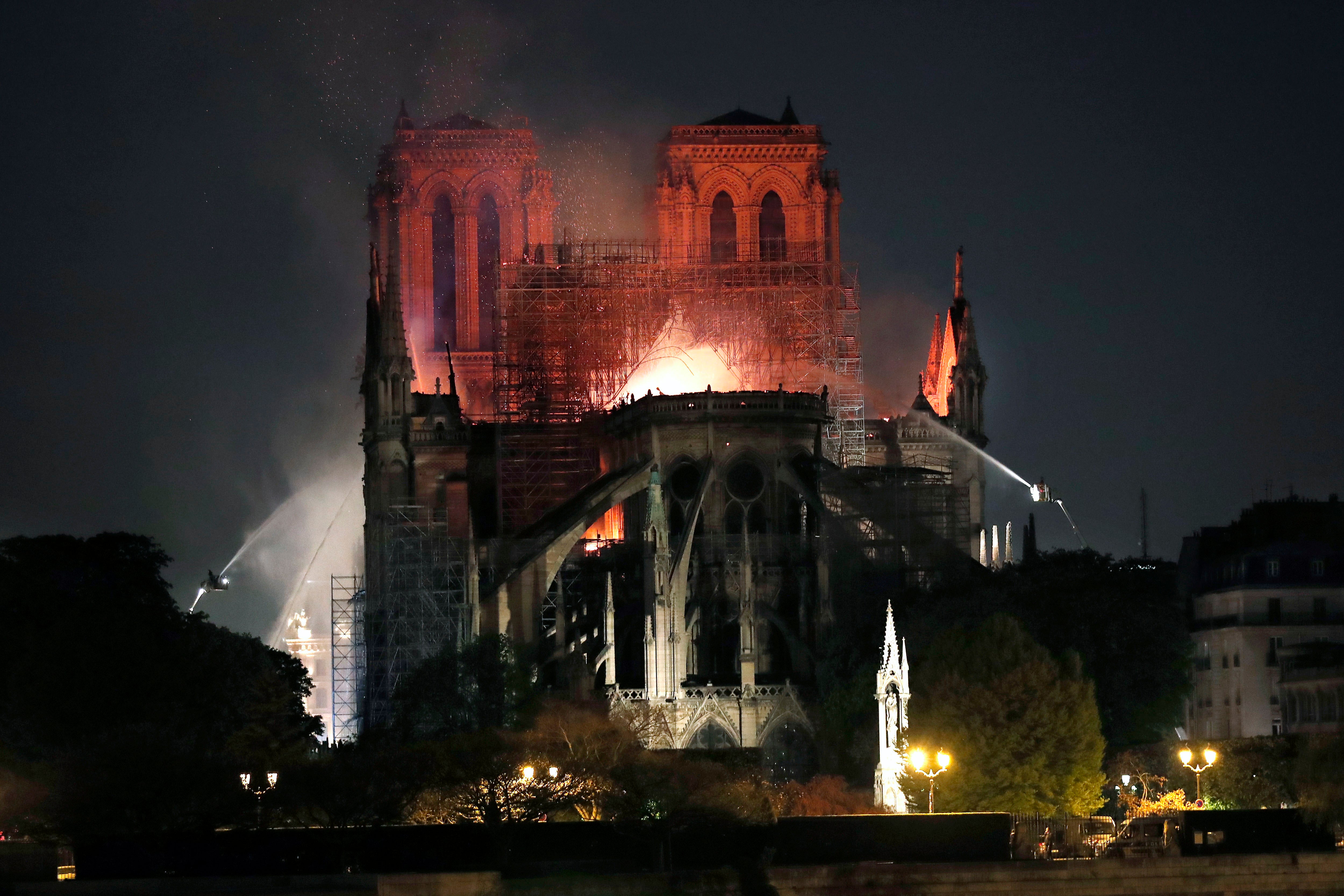 Notre-Dame Vor Und Nach Dem Brand: Ein Visueller Rundgang