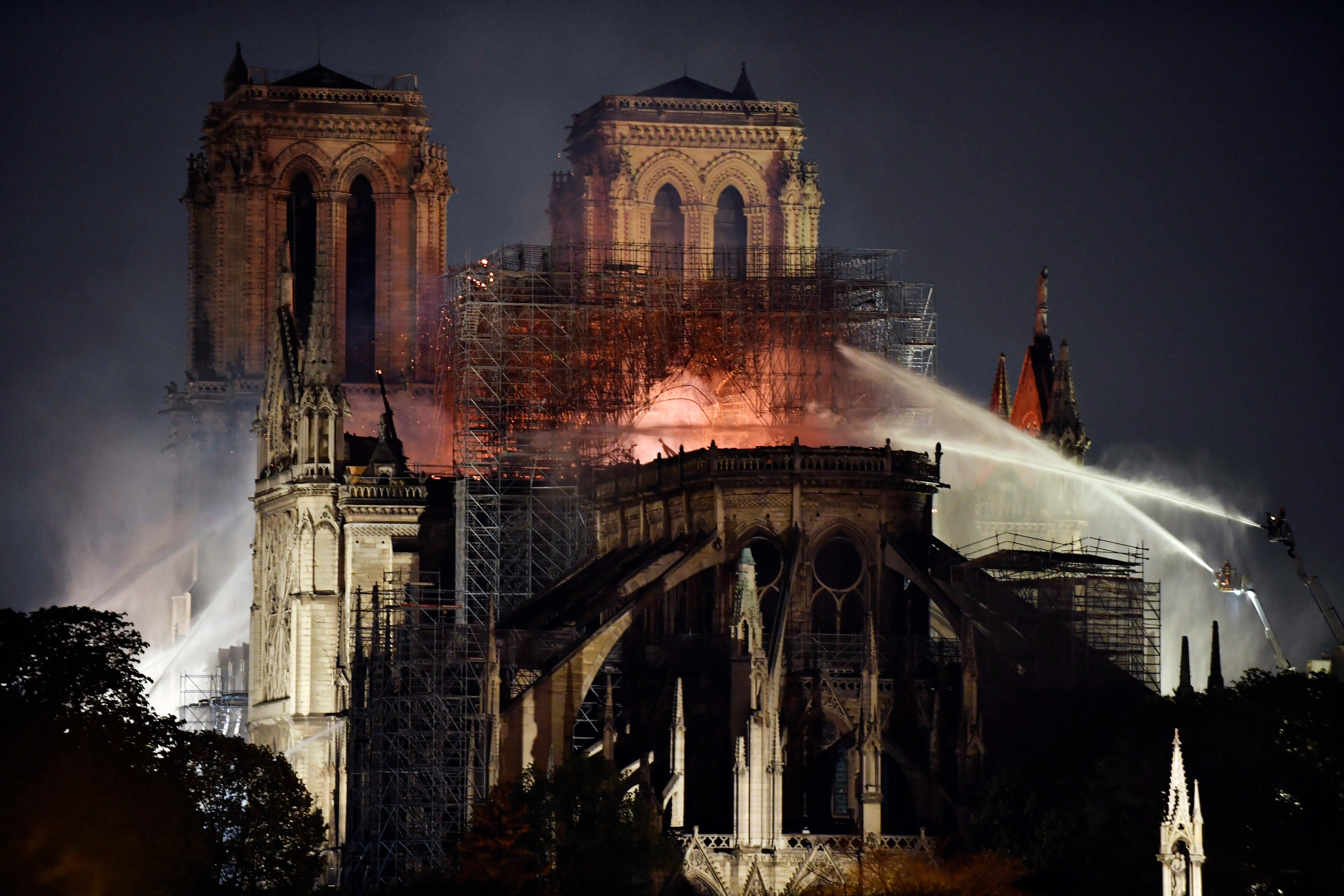 Notre-Dame Vor Und Nach Dem Brand: Ein Visueller Rundgang