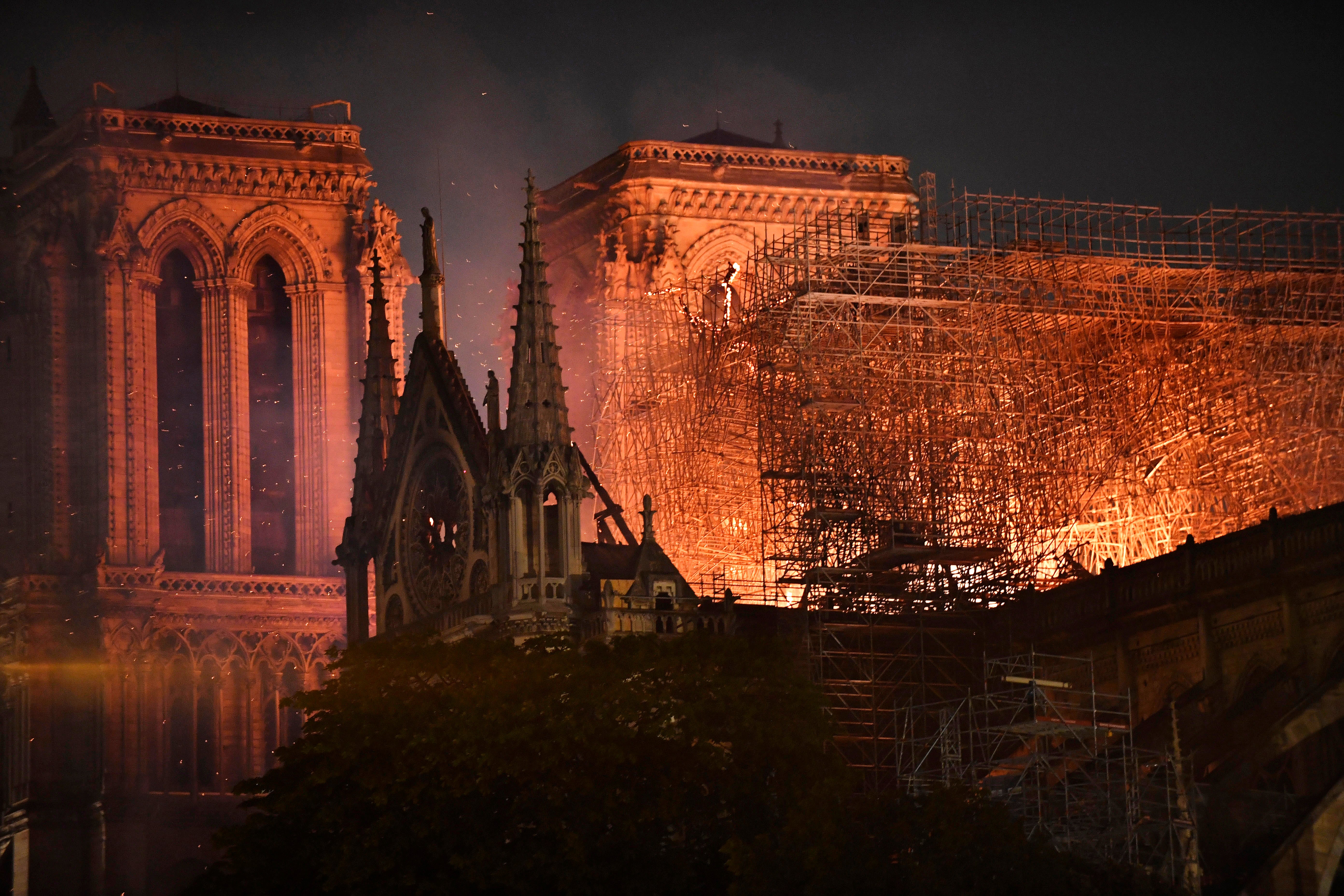 Notre-Dame Vor Und Nach Dem Brand: Ein Visueller Rundgang