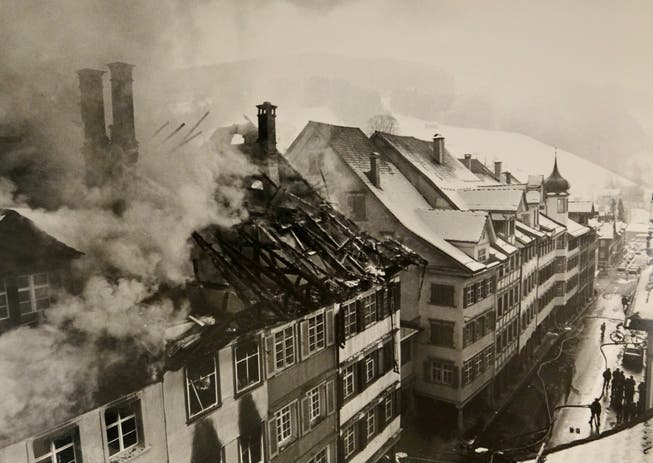 Das Feuer wurde um 9.45 Uhr entdeckt. Gegen Abend war es unter Kontrolle (Bild: Toggenburger Museum, Lichtensteig)