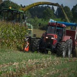 Toni Krummenacher ist Landwirt Lohn - und Kranarbeiter während der Maisernte drescht er 20 Hektaren Mais por Tag und ca 200 Hektaren im Jahr.Fotografiert am 6. Oktober 2016 in Sempach( Nadia Schärli / Neue Luzernerzeitung )