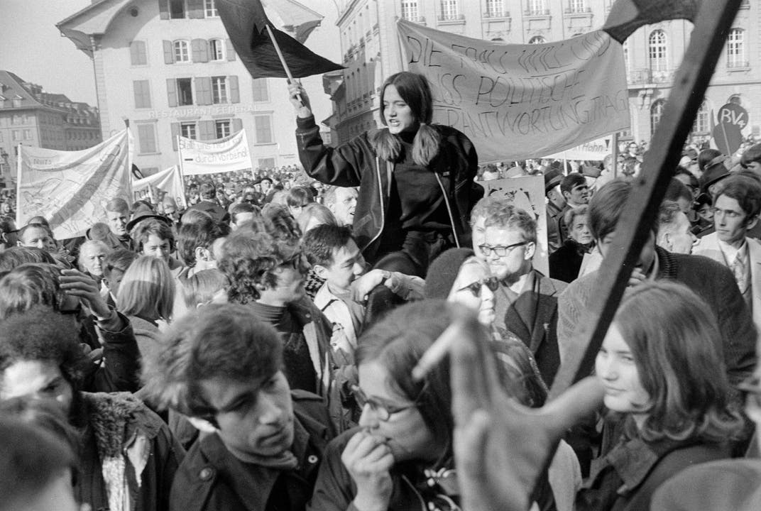 Am 1. März 1969 beteiligten sich über 5000 Frauen und Männer am «Marsch auf Bern», um für das Frauenstimmrecht zu demonstrieren. (Bild Joe Widmer/Keystone)