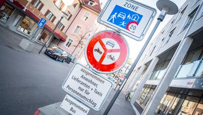 Signalisationen am Kreuzlinger Boulevard. (Bild: Andrea Stalder)