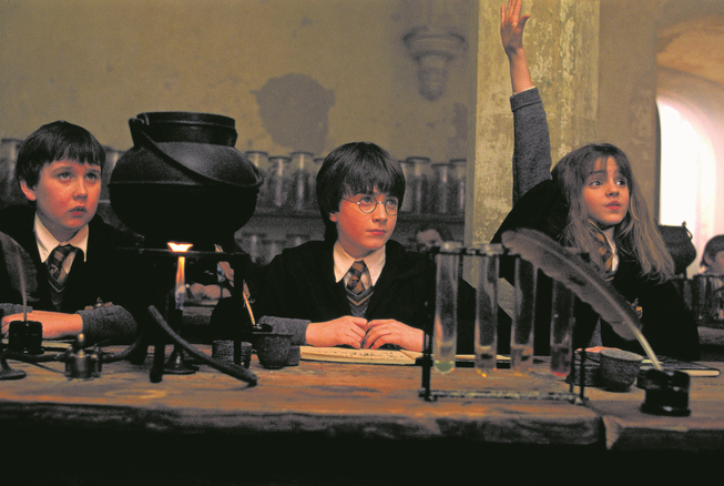 Paradebeispiel einer Streberin: Hermine Granger aus «Harry Potter» macht stets mehr als ihre Freunde – und mehr als sie müsste. (Bild: Imago Images)