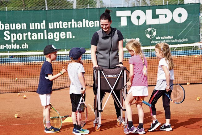 Muriel Mattle bringt nicht nur Kindern Tennis bei: Sie will sich auch persönlich weiterhin verbessern. (Bild: Andrea Kobler)