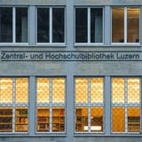 Die Zentral- und Hochschulbibliothek (ZHB) Luzern beim Vögeligärtli. (Bild: Dominik Wunderli)