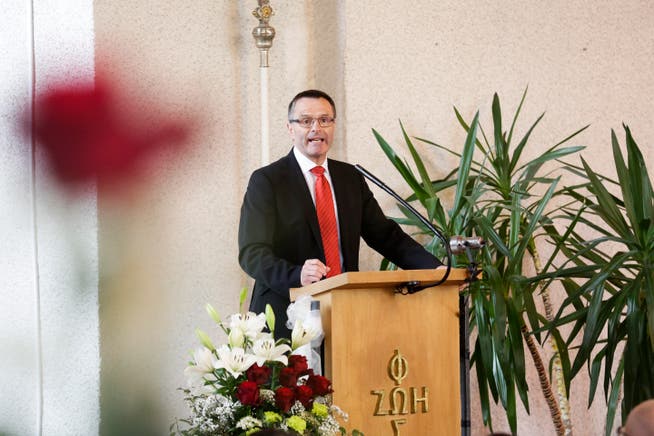 Urs Schneider, Präsident des Thurgauer Raiffeisen-Regionalverbands, spricht in der Kirche Bichelsee zum Jubiläum. (Bilder: Donato Caspari)