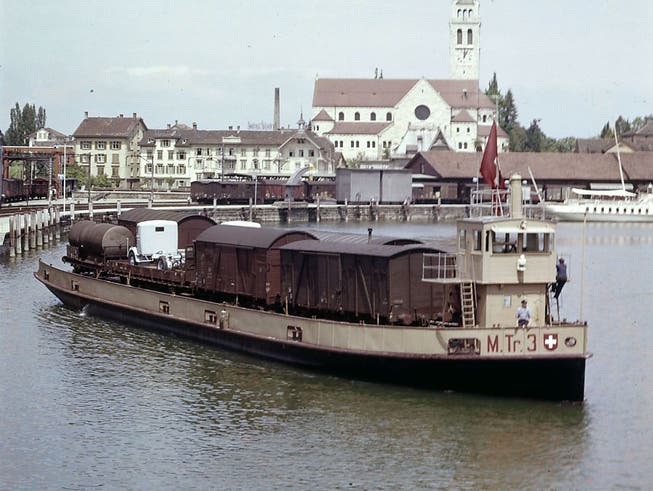 Eines der Trajektschiffe in den 1950-er Jahren im Hafen von Romanshorn. (Bild: SBB-Archiv)