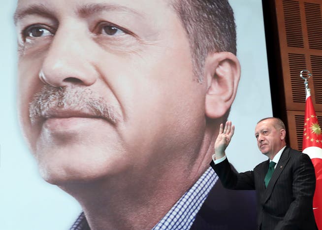 Die Wirtschaftspolitik von Präsident Erdogan steht in der Kritik. (Bild: AP, 27. April 2019)