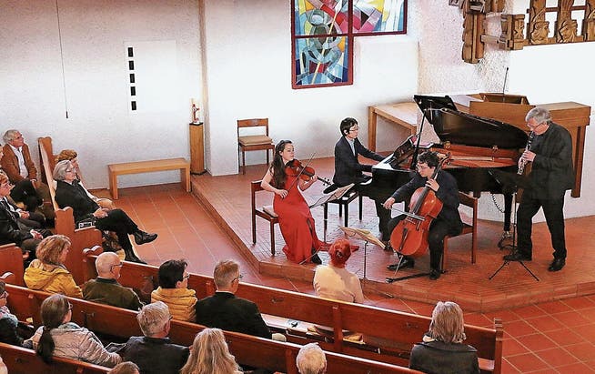 Ein Konzert der Extraklasse füllte den gediegenen, modernen Raum der evangelischen Kirche in Berneck. (Bild: Max Pflüger)