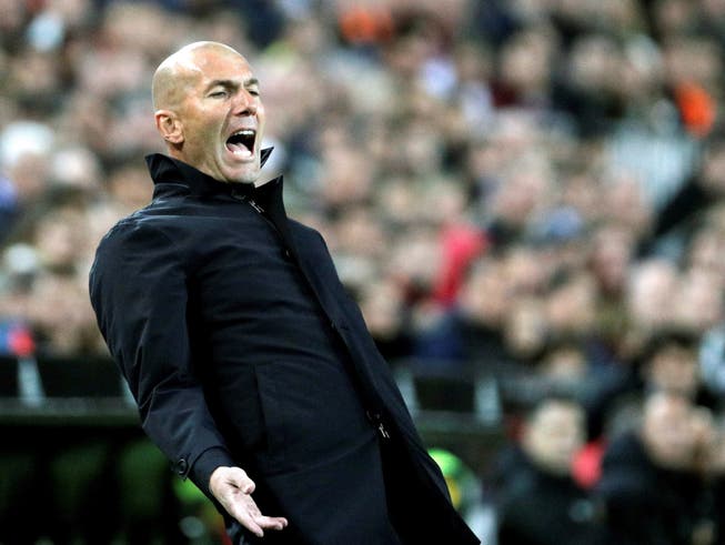 Zinédine Zidane konnte nicht gefallen, was er von seiner Mannschaft in Valencia sah (Bild: KEYSTONE/EPA EFE/JUAN CARLOS CARDENAS)