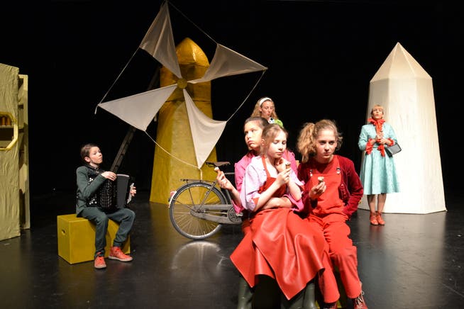 Die Luzerner «Stachelbeeren» bei der Hauptprobe zum neuen Stück «Im Land der Windmühlen».(Bild: Yvonne Imbach, 2. April 2019)