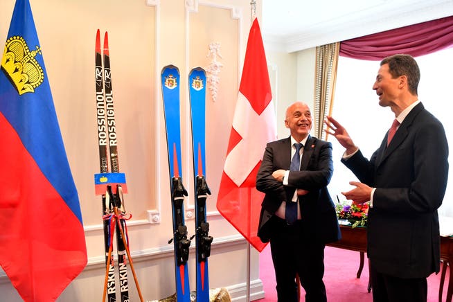 Bundespräsident Ueli Maurer (links) und der Prinz Alois von und zu Liechtenstein. (Bild: Peter Schneider/Keystone, Bern, 3. April 2019)