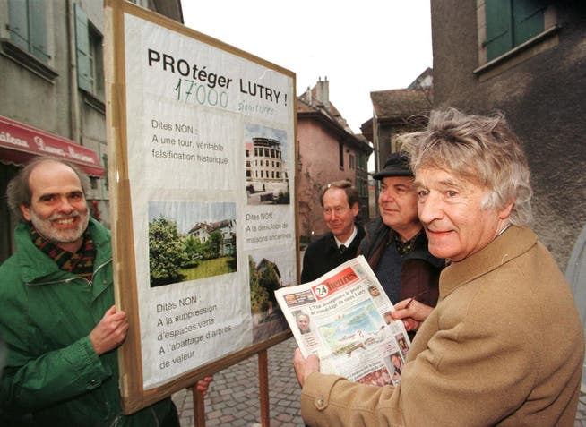 Franz Weber (rechts) bei einer Aktion im Jahr 1998.