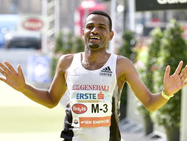 Tadesse Abraham läuft als Zweiter ein. (Bild: KEYSTONE/APA/APA/HANS PUNZ)