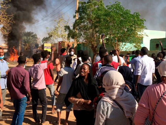 Regierungskritische Demonstration in Khartum. (Bild: KEYSTONE/AP)