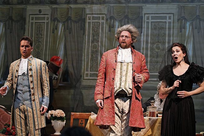 Viel Komik und hervorragende Stimmen prägen den «Don Pasquale», welche die St. Mark’s Opera Company aufführt. (Bild: Christof Lampart)