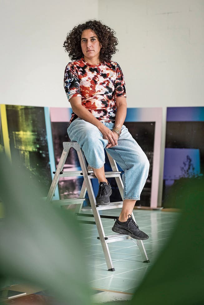 Shirana Shahbazi in ihrem Atelier in Schlieren. (Bilder: Hanspeter Schiess)
