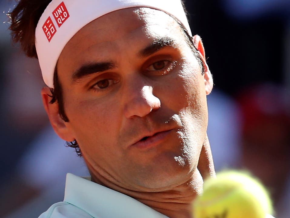 Gegen einen starken Dominic Thiem hauchdünn gescheitert: Roger Federer in Madrid (Bild: KEYSTONE/EPA EFE/KIKO HUESCA)