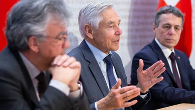 Ex-Nestlé-Verwaltungsratspräsident Peter Brabeck (Mitte) präsidiert die Genfer Stiftung Gesda. (Bild: Peter Klaunzer/Keystone, Bern, 20. Februar 2019)