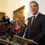 Strache tritt als Vizekanzler und Parteichef zurück